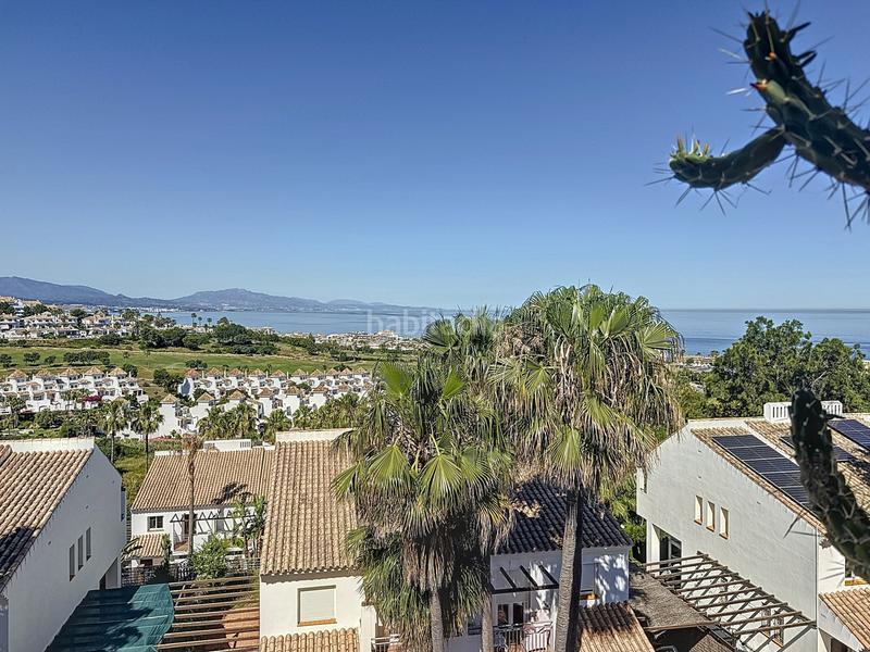 Foto f423d8e4-6e03-4332-b0d0-e2868774c58a. Ático impresionante ático orientado al este con vistas panorámicas al mar y a la montaña en la duquesa en Manilva