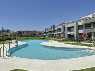 Apartament a Doña Julia Golf. Apartamento elegante con vistas, piscina y a solo 500m del mar e
