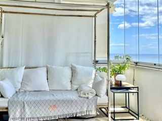 Ground floor in Chullera. Apartamento totalmente reformado con vistas panorámicas al mar,