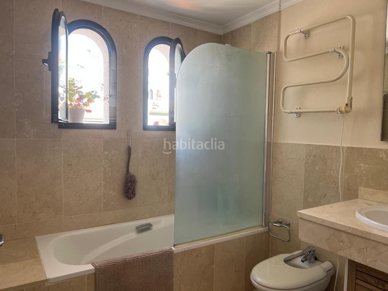 Foto 86f128fa-7fad-41d8-9674-4368abed3e22. Casa aparellada amb aparcament piscina a El Castillo Manilva