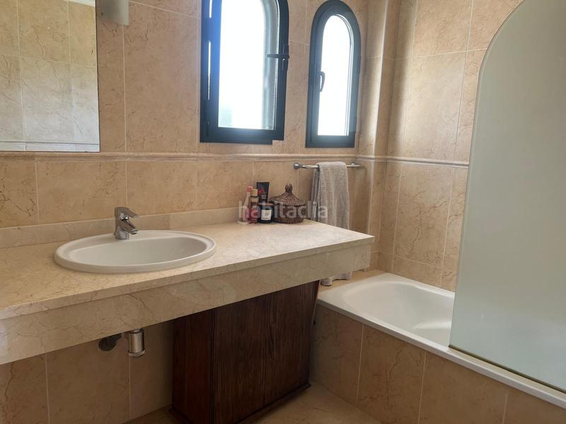 Foto a671fb48-820a-4823-b101-4d2444833201. Casa aparellada amb aparcament piscina a El Castillo Manilva