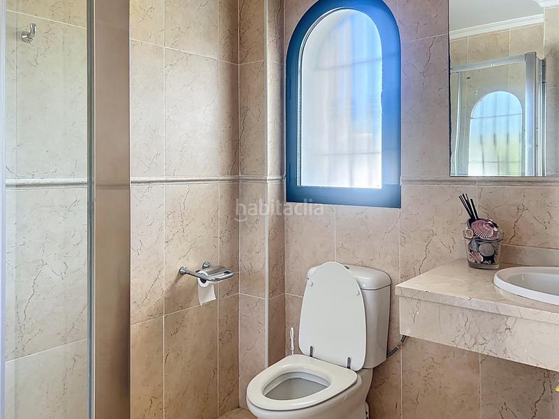 Foto dba9d918-8a03-4d1b-bb20-88156d4b597e. Casa aparellada amb aparcament piscina a El Castillo Manilva