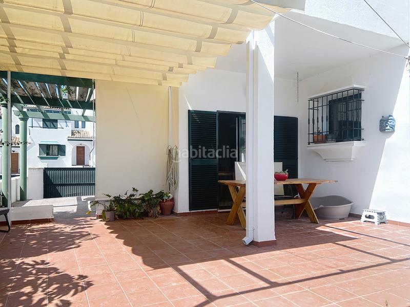 Foto e84c2f4a-a673-4c12-8bb9-05fb922f8ad0. Casa aparellada amb aparcament piscina a El Castillo Manilva