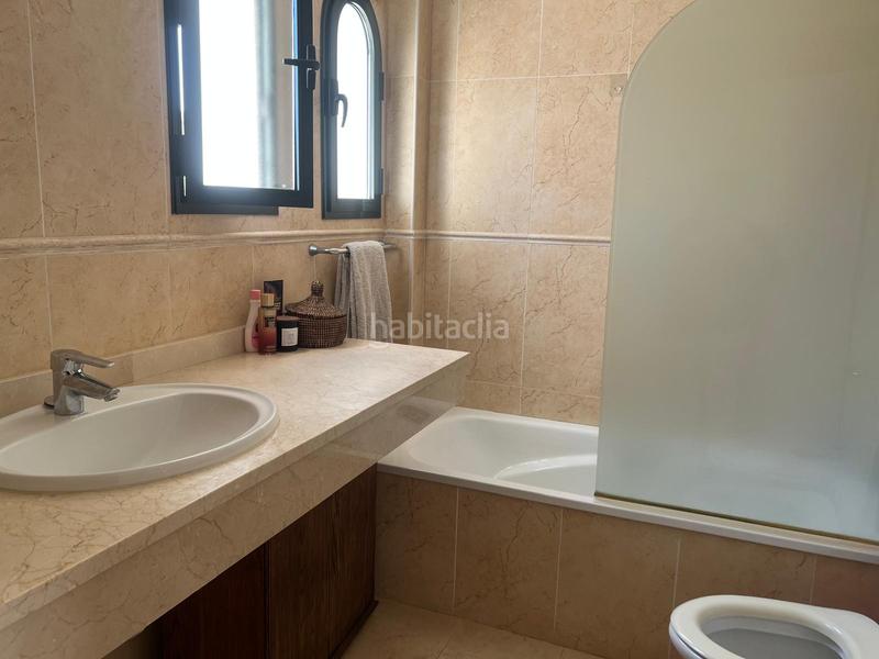 Foto ecb31107-ea98-41a9-90b8-82582cba0b8b. Casa aparellada amb aparcament piscina a El Castillo Manilva
