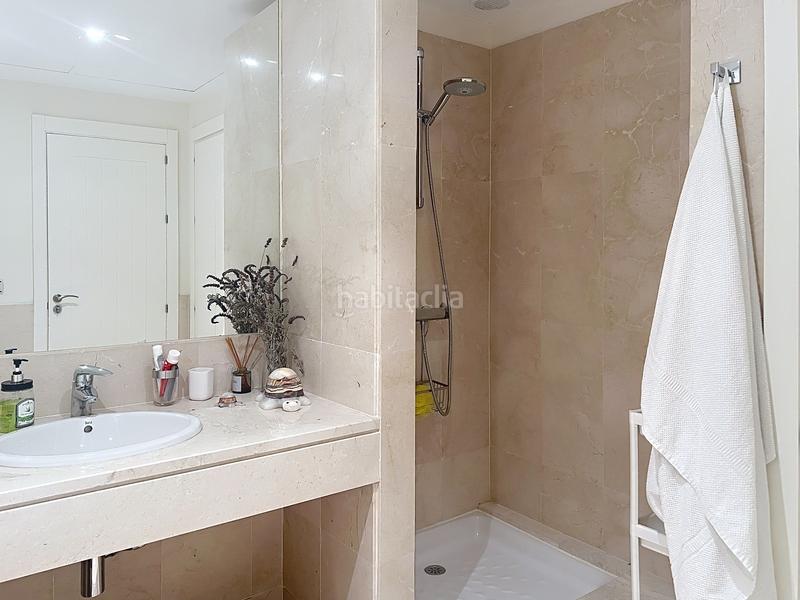 Foto 81a70539-f155-4afb-84f3-dbd0be0e3f08. Planta baja exclusivo bajo elevado con terrazas, vistas y tranquilidad en Manilva