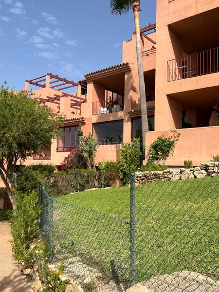 Foto f055a0a2-b3f9-4d4e-a611-13d220b93afe. Planta baja exclusivo bajo elevado con terrazas, vistas y tranquilidad en Manilva