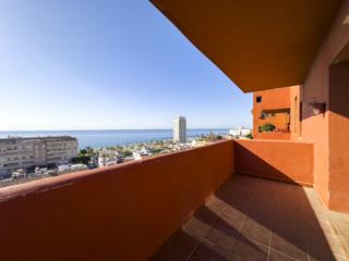 Apartament a Puerto de Estepona. Luminoso apartamento de 2 dormitorios con vistas al mar en cerca