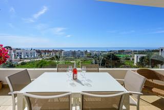 Apartament a Guadalobón. Apartamento de lujo en planta baja con vistas al mediterráneo en