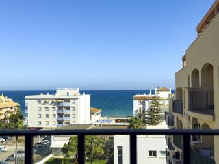 Apartament a San Luis de Sabinillas. Apartamento con vistas al mar en segunda línea de playa