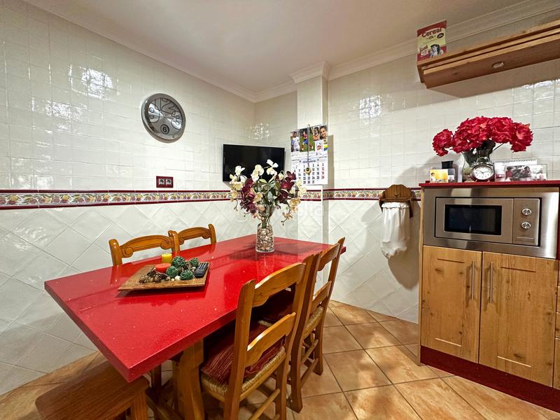 Foto 264ad25a-22f2-4fc7-b09f-e996395a3d5d. Casa a schiera in estebbuna 323 in Zona Calvario Estepona