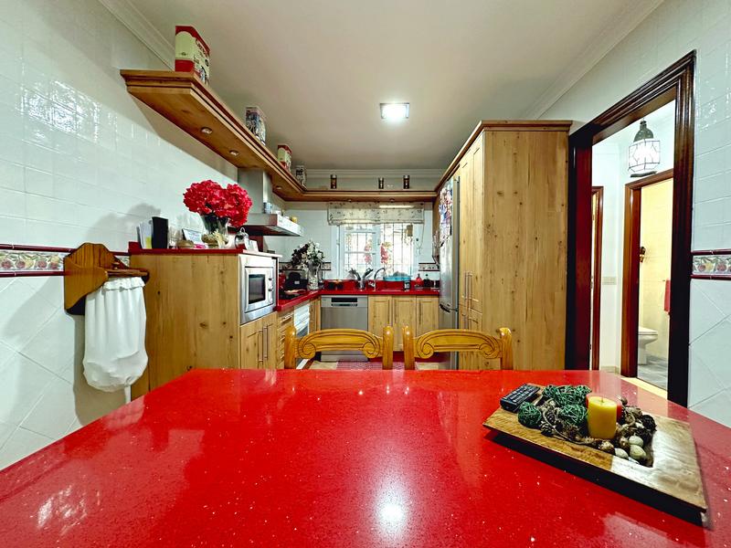 Foto 509b360a-ee08-4e9d-8ce7-fbed46c28722. Casa a schiera in estebbuna 323 in Zona Calvario Estepona