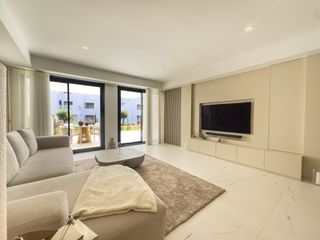 Piano terra in Bahía de Casares. Apartamento moderno con terraza y vistas al mar.