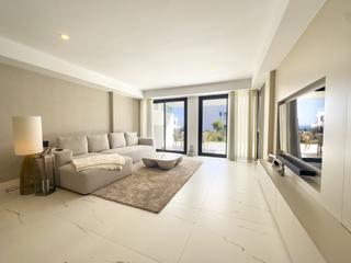 Erdgeschoss in Bahía de Casares. Apartamento moderno con terraza y vistas al mar.