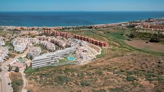 Apartment in El Castillo. Apartamento moderno con agradables vistas al mar en los hidalgos