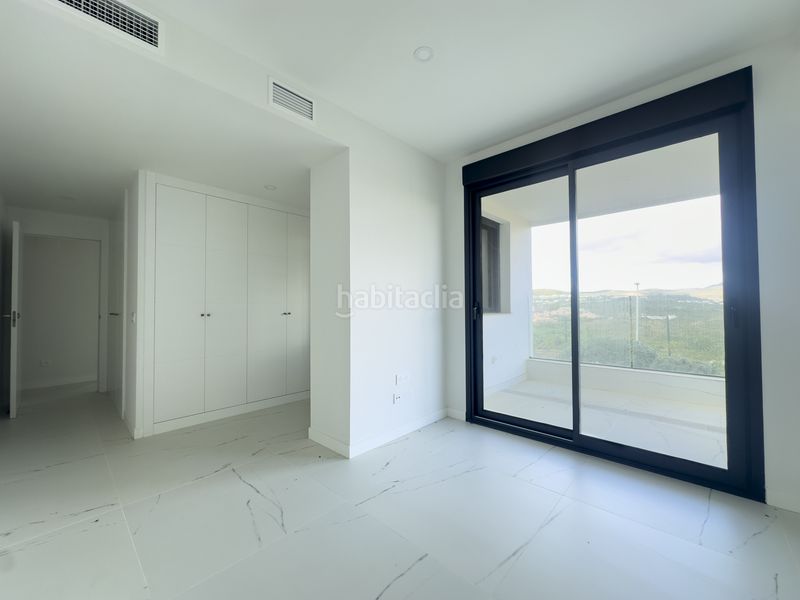 Foto d0e06077-f3ee-4f26-bca5-70b5097a37a5. Planta baixa amb aparcament piscina a bahía de Casares Casares