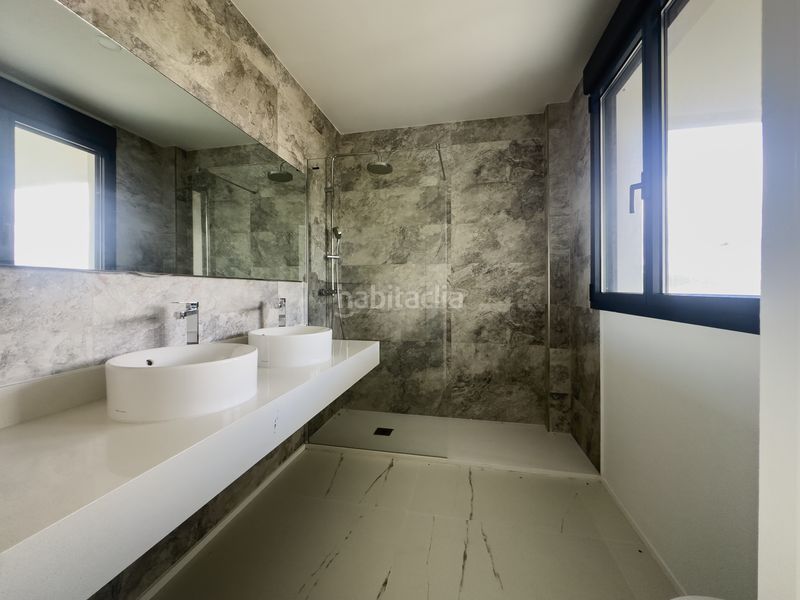 Foto f8909a8e-702b-46b1-a35a-09abe31e230f. Planta baixa amb aparcament piscina a bahía de Casares Casares