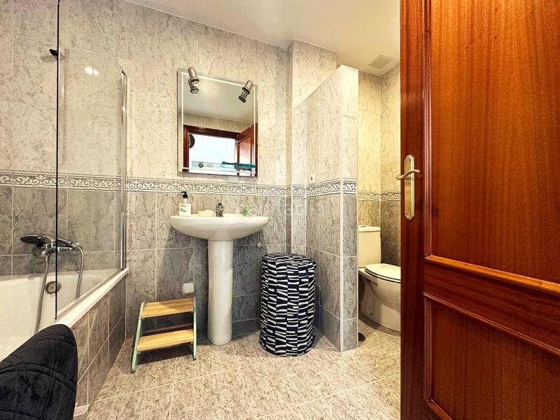 Foto 2418f8e2-11d7-4a26-b0ae-f3d9697cfede. Semi detached house with parking pool in Nueva Atalaya Estepona