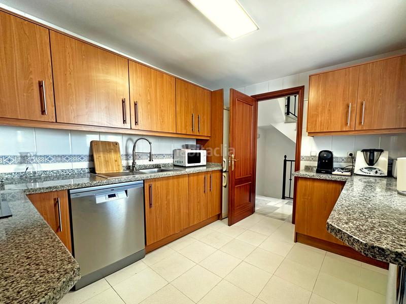 Foto 7ef86a68-9c38-4a90-b725-52bdd3ec2908. Semi detached house with parking pool in Nueva Atalaya Estepona