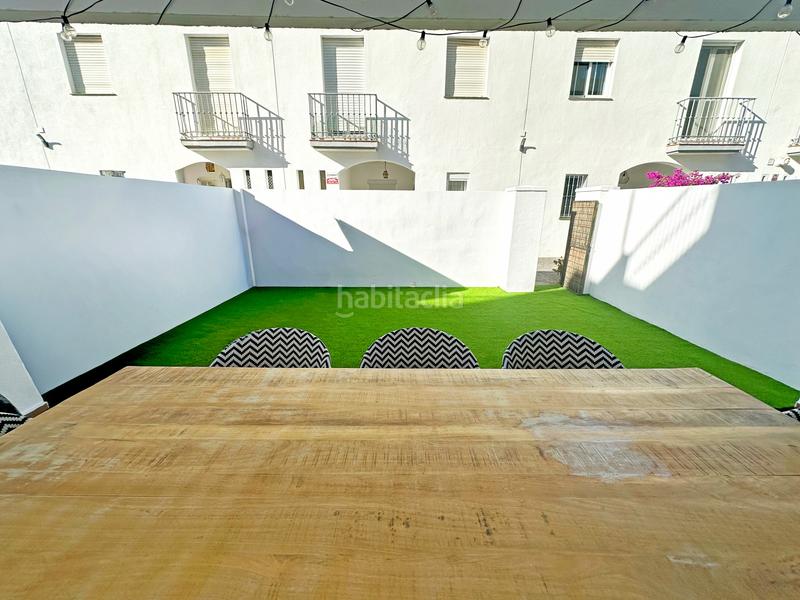 Foto 8ca3eb4e-4523-419f-a90e-b6e9213cd7d0. Semi detached house with parking pool in Nueva Atalaya Estepona