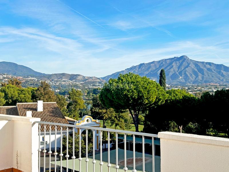 Foto d4b65a75-3f2c-4778-94e4-915b492a6077. Semi detached house with parking pool in Nueva Atalaya Estepona