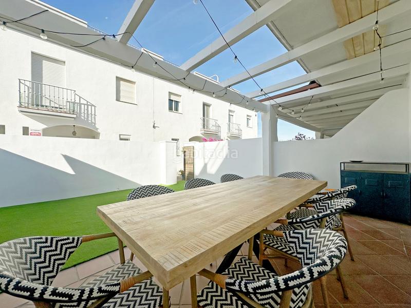 Foto fecbfd0e-8ced-47fc-b43c-a974c25a20c3. Semi detached house with parking pool in Nueva Atalaya Estepona