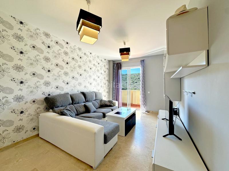 Foto 3a12d020-5af6-4e86-8a5f-a94f0eccf212. Apartament amb aparcament piscina a Alcorrín Manilva