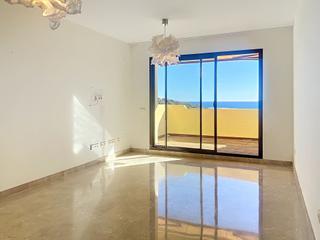 Appartement à La Duquesa. Apartamento luminoso con vistas al mar y al golf en la duquesa