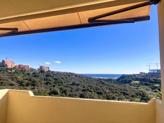 Appartement à La Duquesa. Apartamento luminoso con vistas al mar y al golf en la duquesa