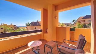 Appartement à La Duquesa. Apartamento luminoso con vistas al mar y al golf en la duquesa