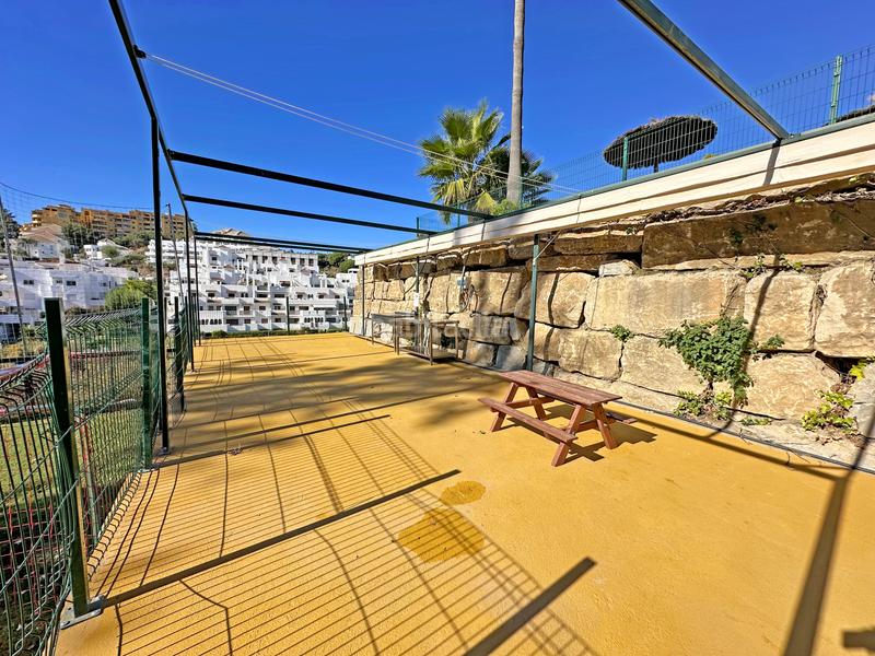 Foto 32474429-318c-497e-b94c-7ed1fd89328e. Planta baixa amb aparcament piscina a La Concha - Resina Golf Estepona