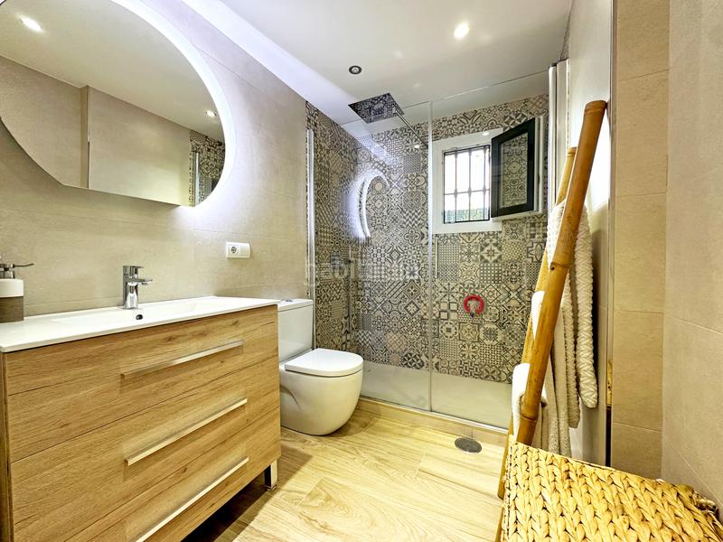 Foto f994e370-e40c-455e-938d-61fc2f1b337e. Planta baixa amb aparcament piscina a La Concha - Resina Golf Estepona