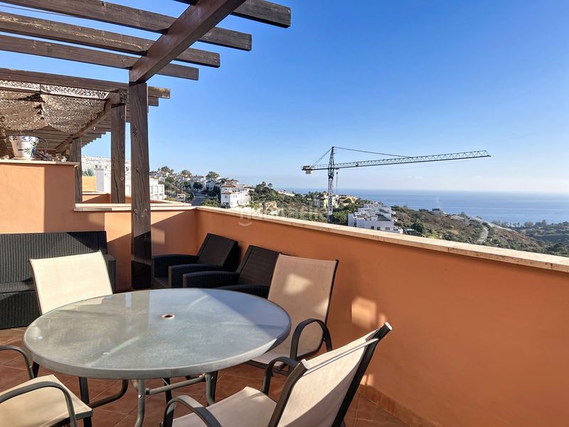 Foto cef6fbc8-341e-4ca8-8cc0-cb2f751d0d9e. Àtic amb calefacció aparcament piscina a Chullera Manilva