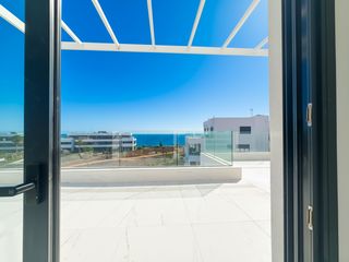 Penthouse in Bahía de Casares. Ático moderno luminoso con gran terraza cerca de la playa entre