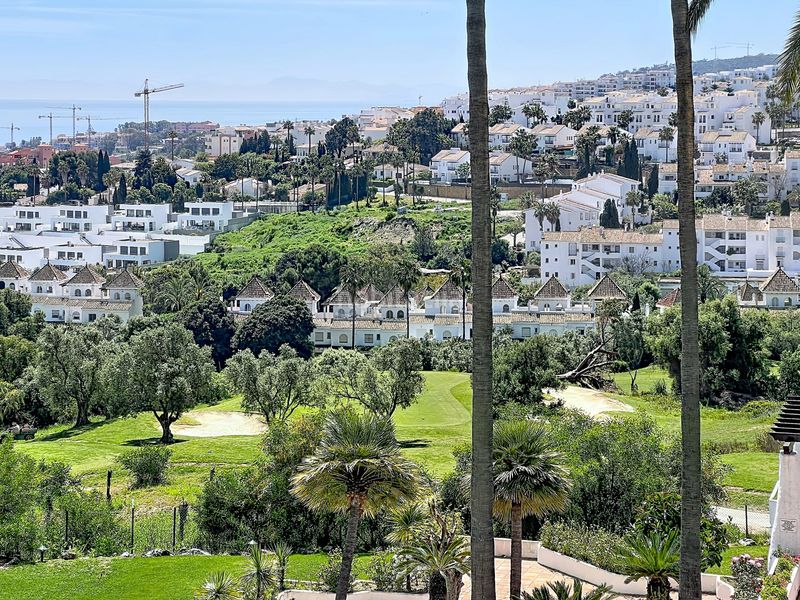 Foto 335a6f61-851c-4bc2-985f-14e88fe2c5f9. Apartament amb aparcament a El Castillo Manilva