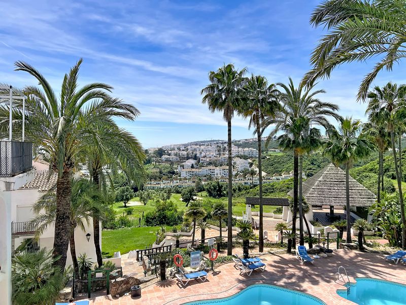 Foto b4ab2ad2-d752-4d41-acd5-e934f388f7a1. Apartament amb aparcament a El Castillo Manilva