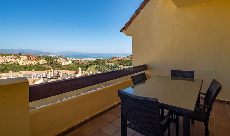 Foto 0c49b42e-fb2c-48c7-bcb2-426529c41fee. Apartament amb aparcament piscina a La Duquesa Manilva