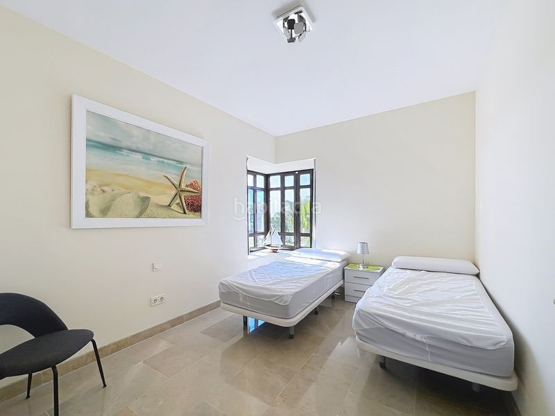 Foto 291cb153-bc46-445b-a37e-8b6048393e52. Apartament amb aparcament piscina a La Duquesa Manilva