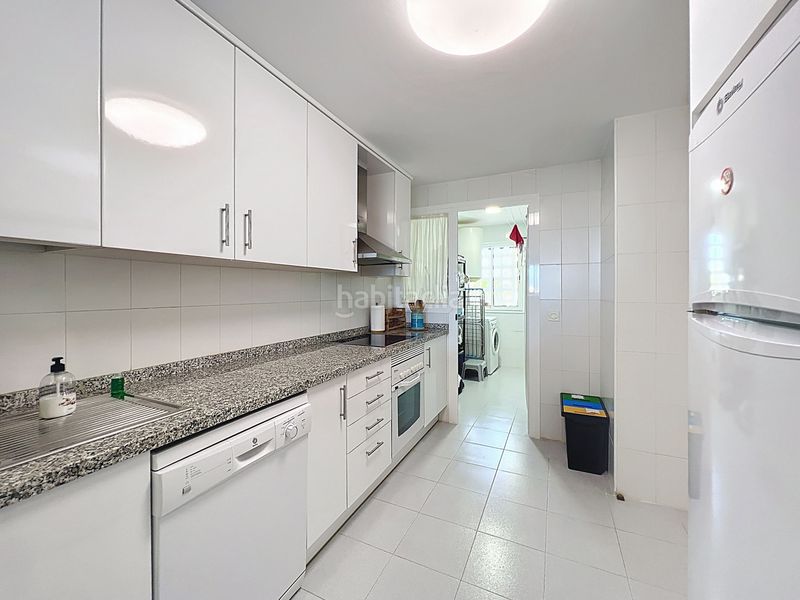 Foto 2990ff6a-1e23-45f8-bff1-03178f7bbd7b. Apartament amb aparcament piscina a La Duquesa Manilva