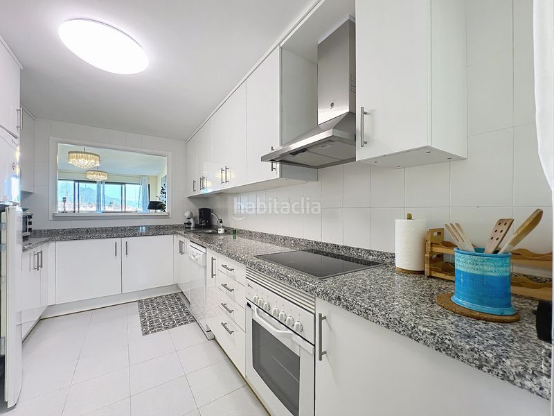 Foto 43b93772-5877-40c6-8d1e-37882fdd4e1f. Apartament amb aparcament piscina a La Duquesa Manilva