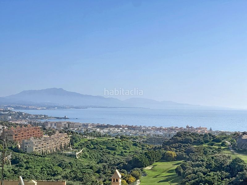 Foto 6bb3532f-7f3e-4d97-a7d2-3c8a076e0370. Apartament amb aparcament piscina a La Duquesa Manilva