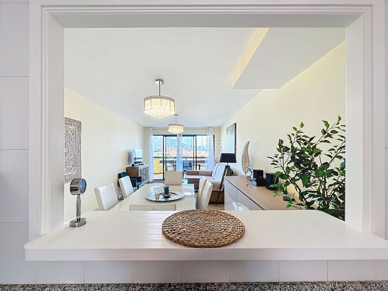 Foto a91deded-2824-4a35-9fb6-fac57f05fe6f. Apartament amb aparcament piscina a La Duquesa Manilva