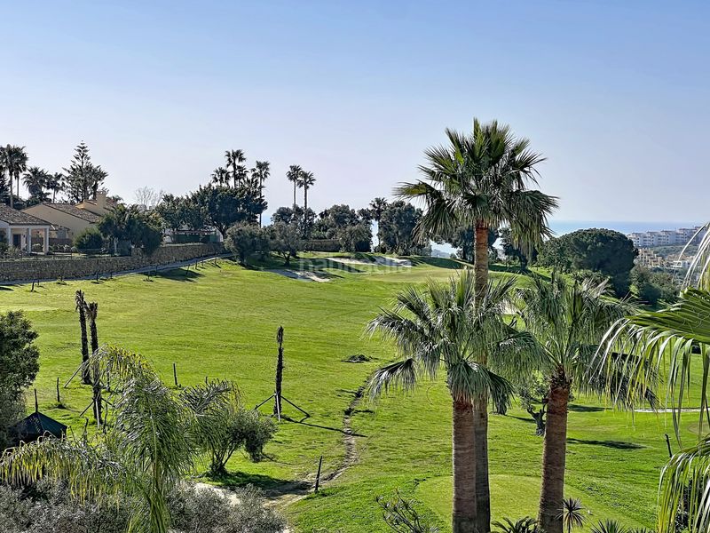 Foto e3e13ec3-c5ed-4e1a-918c-609363ab8ea7. Apartament amb aparcament piscina a La Duquesa Manilva