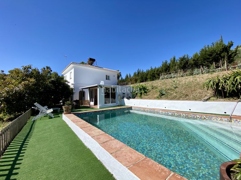 Foto 10f3bbb9-7c15-49b2-aa14-04805c7b5b5d. Masia amb aparcament piscina a Los Llanos Estepona