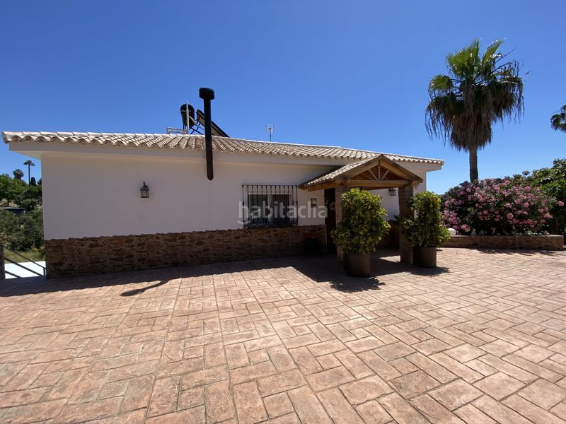 Foto 7686a8b9-3e73-4abd-be58-e38bd91a3663. Masia amb aparcament piscina a Los Llanos Estepona