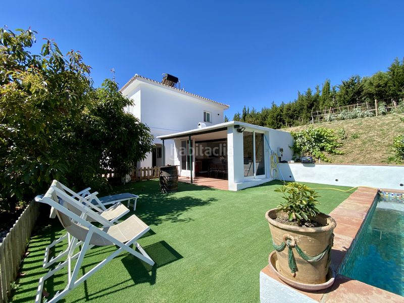 Foto 7a9ff6b4-9a40-4a7c-9f1e-88eb1ed4c100. Masia amb aparcament piscina a Los Llanos Estepona