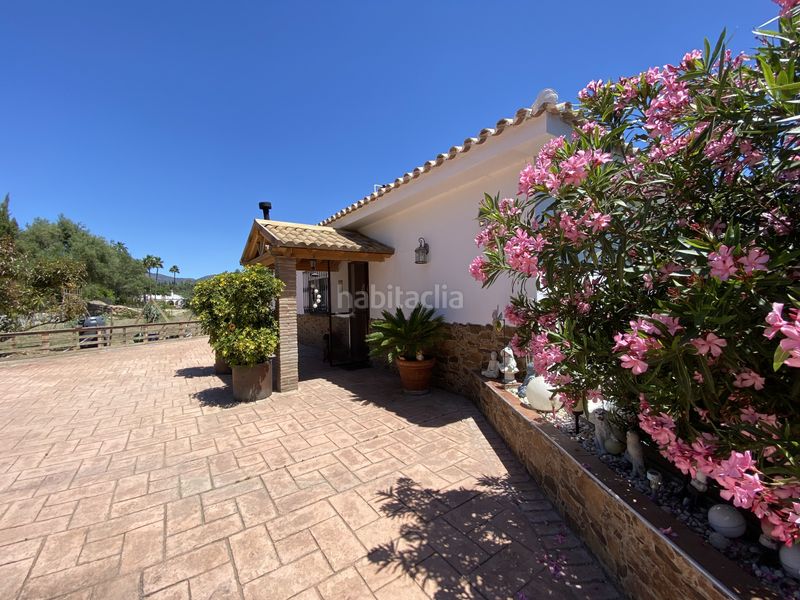 Foto a6c5f15c-653c-4838-acb4-040781671b8a. Masia amb aparcament piscina a Los Llanos Estepona