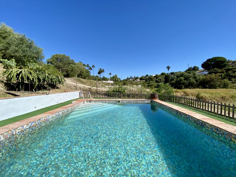 Foto c39e2142-bd8c-4b73-9bfc-f0c84f631876. Masia amb aparcament piscina a Los Llanos Estepona