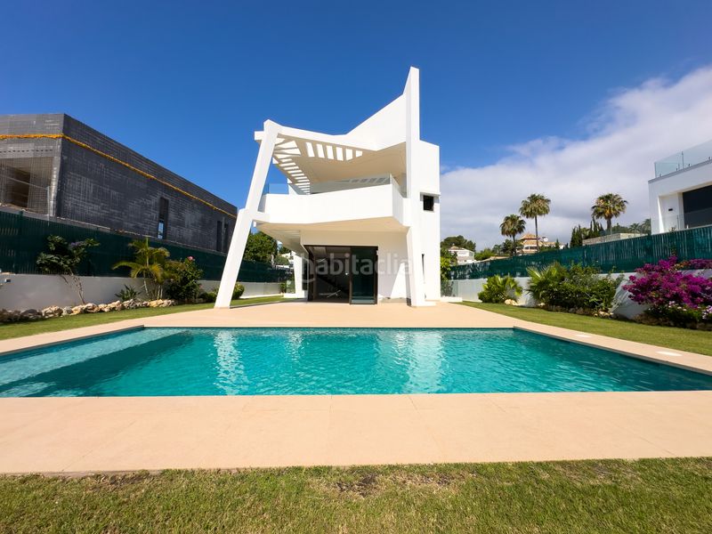 Foto 12fe6d68-fe0c-43dc-bb42-a167f2388099. Casa amb aparcament piscina a Nueva Atalaya Estepona