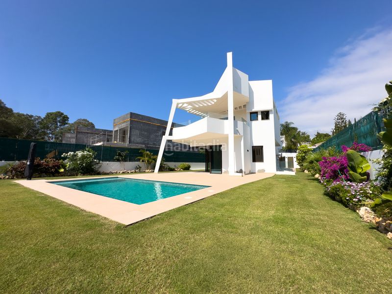 Foto 490cd6b9-1f38-4788-9a91-26d9f5d2c034. Casa amb aparcament piscina a Nueva Atalaya Estepona