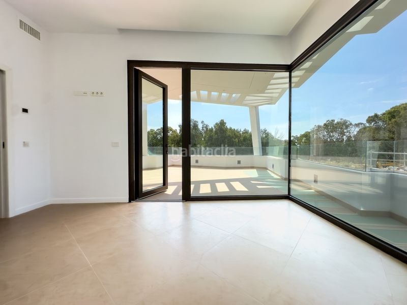 Foto 79f475bc-a763-4e6b-aa58-7f4f5158d114. Casa amb aparcament piscina a Nueva Atalaya Estepona